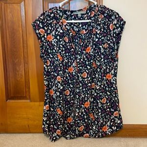 Daniel Rainn blouse. Floral pattern. Size L.